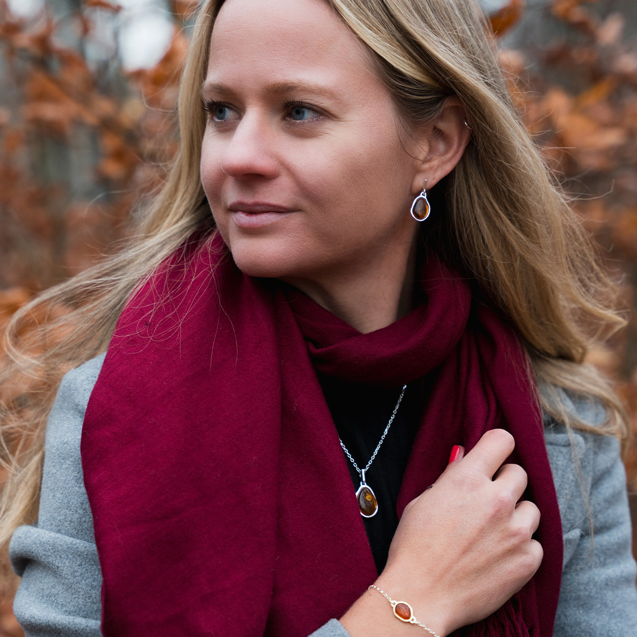 Nieuw zilveren armband bezet met natuurlijke ovale facetgeslepen Nieuw zilveren armband bezet met natuurlijke ovale facetgeslepen