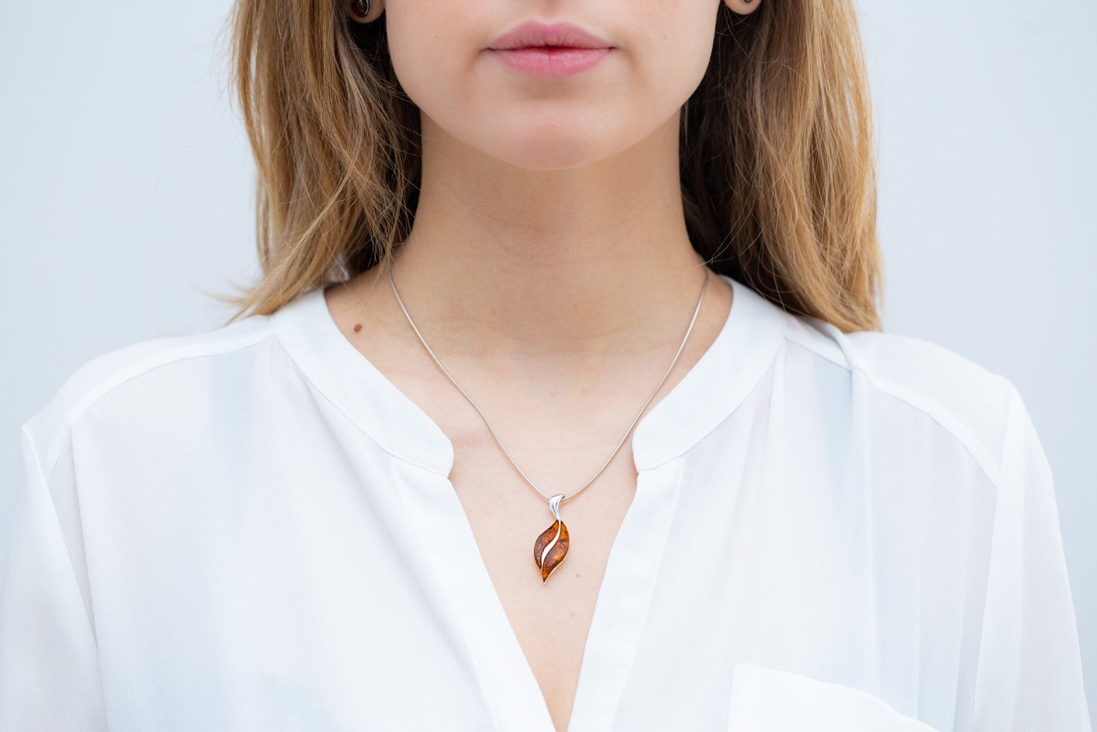 Wavy Amber Pendant - Baltic Beauty