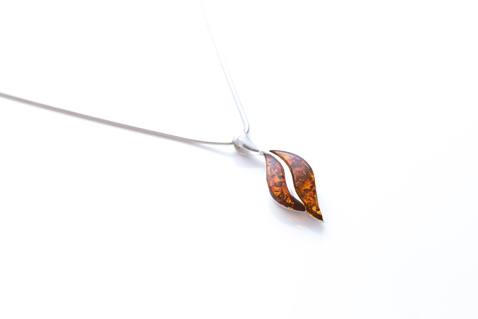 Wavy Amber Pendant - Baltic Beauty